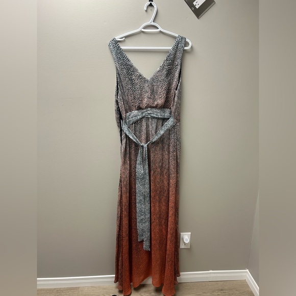 Guess V-Neck Ombré Animal Print Maxi Dress - Picture 3 of 4